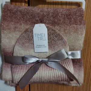 NWT SCARF AND HAT SET